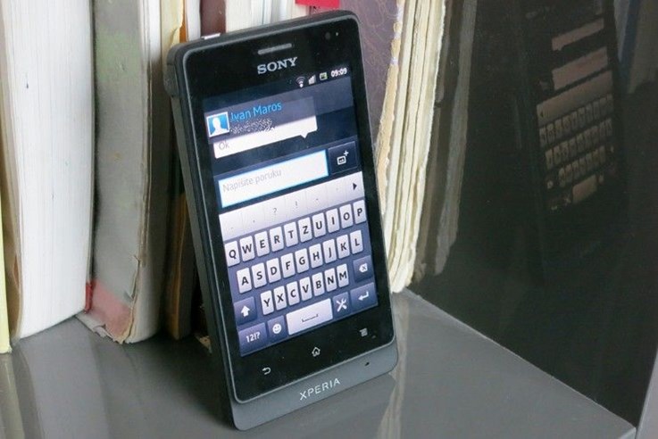 Sony Xperia GO (33).jpg